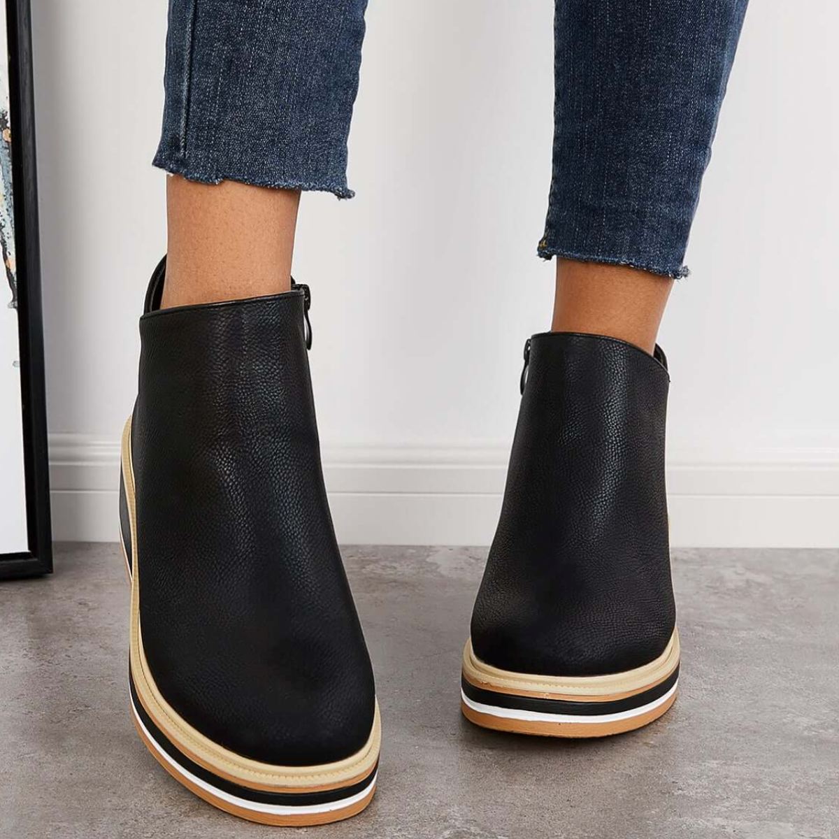 Mari Stella – Elegant Boots with Decorative Stitching