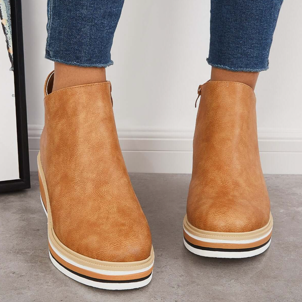 Mari Stella – Elegant Boots with Decorative Stitching