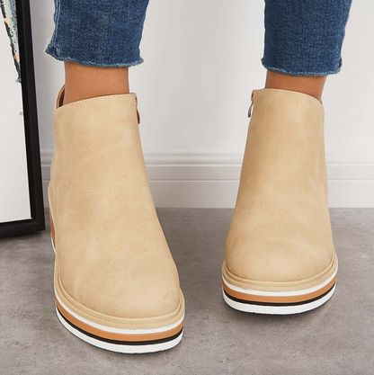 Mari Stella – Elegant Boots with Decorative Stitching